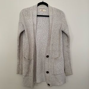 Beautiful long sleeve cardigan with pockets!